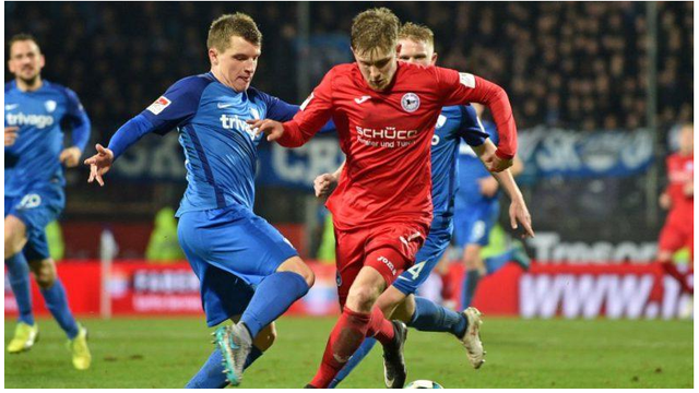 沙尔克遭遇重创,主场负于法兰克福 沙尔克遭遇重创,主场负于法兰克福